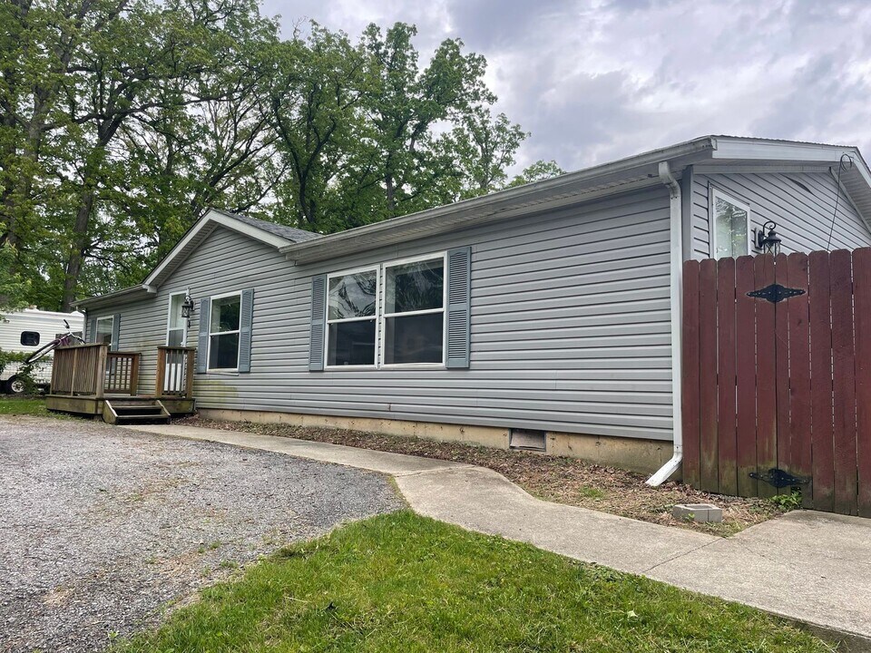 1312 Redwing Rd in Valparaiso, IN - Building Photo