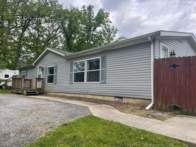 property at 1312 Redwing Rd