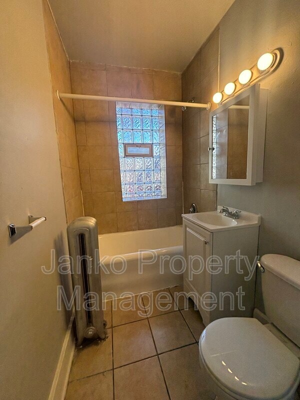 property at 5509 S Whipple St