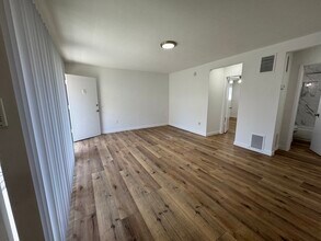 14443 Dickens St in Sherman Oaks, CA - Building Photo - Building Photo