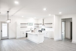 31727 Cypress Cir in Waller, TX - Building Photo