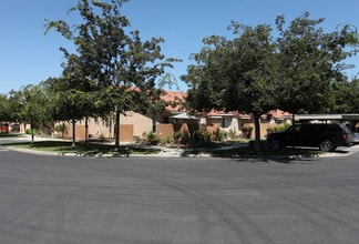 Heritage Park - Seniors Only 62+ in Hanford, CA - Building Photo - Building Photo