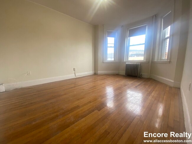 1175 Boylston St, Unit 24 in Boston, MA - Foto de edificio - Building Photo