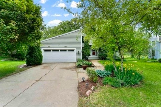 property at 1733 Camelot Dr