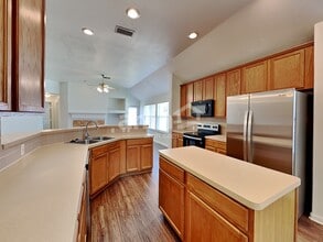 15 Camber Pine Pl in The Woodlands, TX - Building Photo - Building Photo