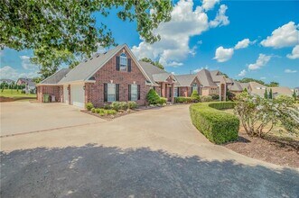 110 W Champions Blvd in Rogers, AR - Building Photo - Building Photo