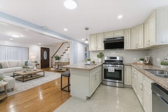 63 Dickerman Ln in Braintree, MA - Foto de edificio - Building Photo