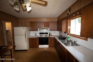 74 W 8th Ave in Gloversville, NY - Building Photo