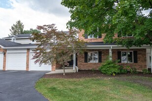 628 Dana Ct in Naperville, IL - Building Photo