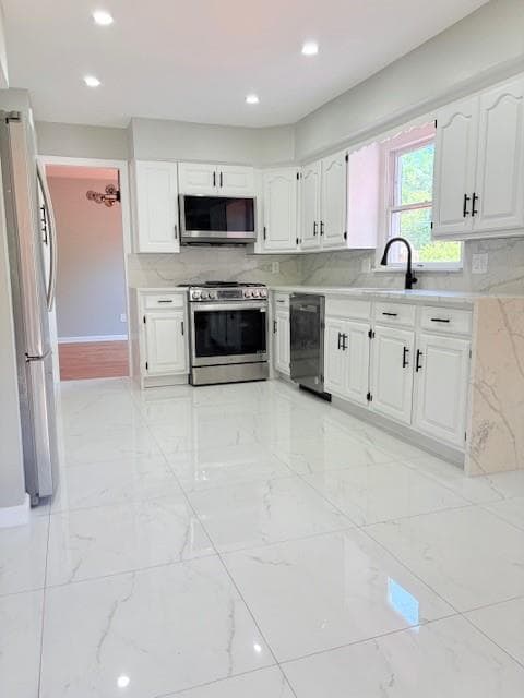 10 Elderwood Ln in Melville, NY - Building Photo - Building Photo