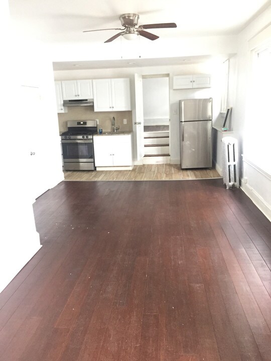 5748 Chestnut St-Unit -1st Flr in Philadelphia, PA - Foto de edificio