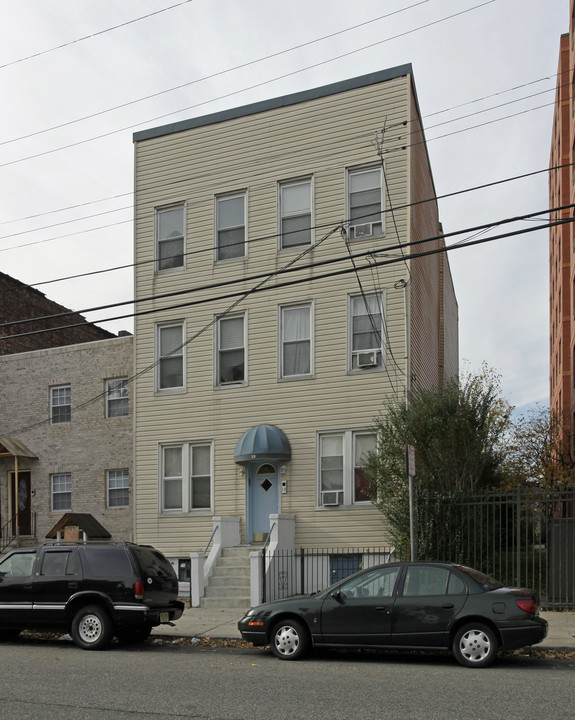 19 Orchard St in Jersey City, NJ - Building Photo