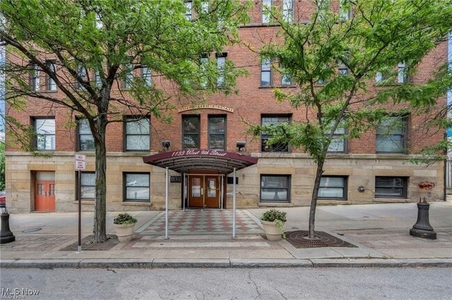 1133 W 9th St in Cleveland, OH - Building Photo - Building Photo