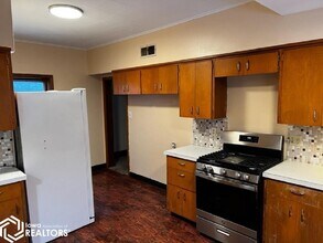 807 S 9th St in Burlington, IA - Foto de edificio - Building Photo
