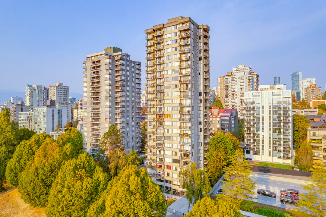 Beach Apartments in Vancouver, BC - Building Photo