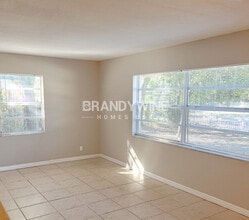5711 N 43rd St in Tampa, FL - Building Photo - Building Photo
