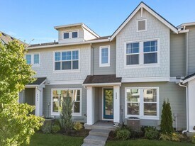 6860 SE Treat St in Hillsboro, OR - Building Photo