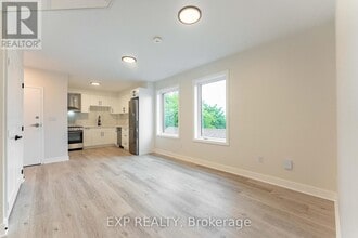 360-360 Lacasse Ave in Ottawa, ON - Building Photo - Building Photo