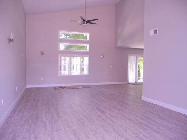 700 E Walnut St in Carbondale, IL - Building Photo - Building Photo