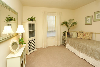 The Country Acres Apartment Community in Louisville, KY - Foto de edificio - Interior Photo