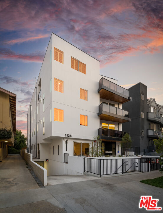 1128 S Shenandoah St-Unit -101 in Los Angeles, CA - Foto de edificio - Building Photo