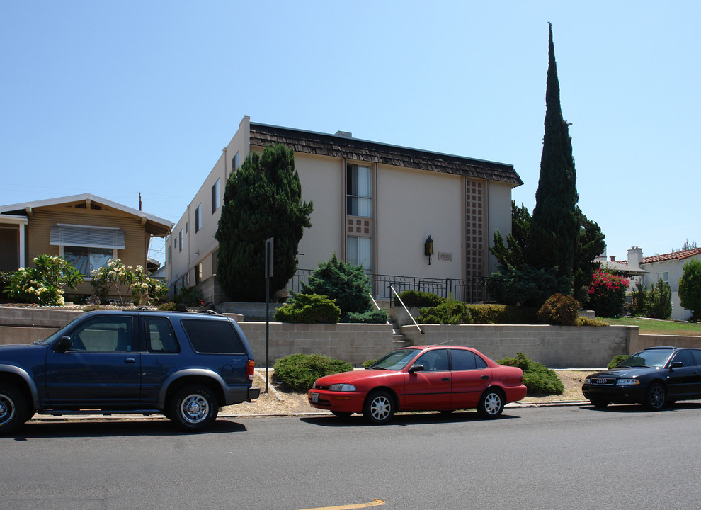 4623 Palm Ave in La Mesa, CA - Building Photo