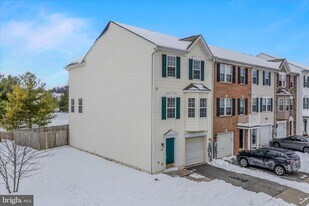 36 Bruce Dr in Charles Town, WV - Building Photo