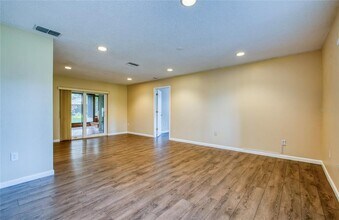 2143 Salisbury Ct in Palm Harbor, FL - Building Photo - Building Photo