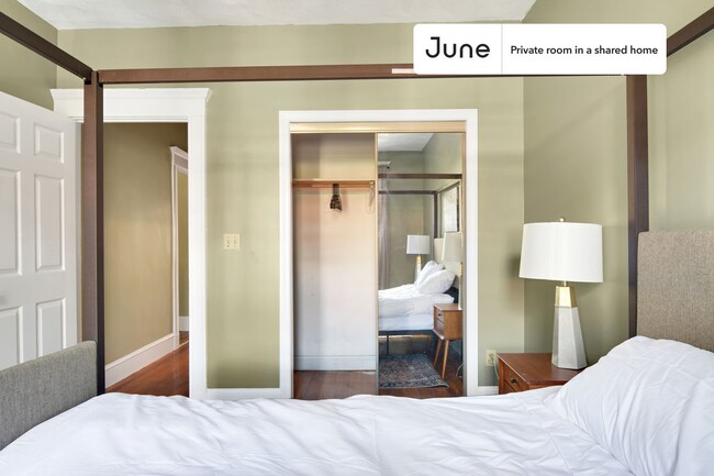 Private bedroom in 3 bed/2 bath Home in Boston, MA - Building Photo - Building Photo