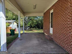 221 James St in Winder, GA - Foto de edificio - Building Photo