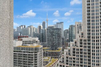 215 Fort York Blvd in Toronto, ON - Building Photo - Building Photo