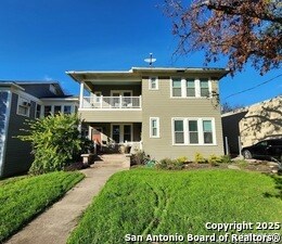 415 W Mistletoe Ave in San Antonio, TX - Building Photo