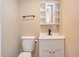 Newly Remodeled 3BR/1.5BA Townhome - Bates Hendricks in Indianapolis, IN - Foto de edificio - Building Photo