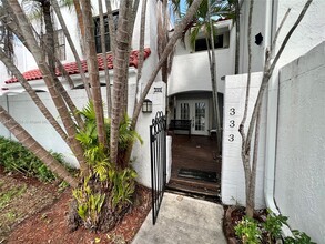 20940 Bay Ct in Miami, FL - Building Photo - Building Photo