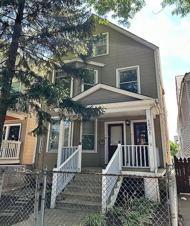property at 1831 W Nelson St