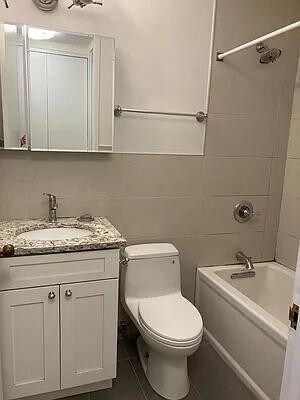 350 W 50th St in New York, NY - Building Photo