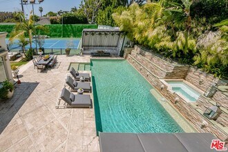 727 Alta Dr in Beverly Hills, CA - Foto de edificio - Building Photo