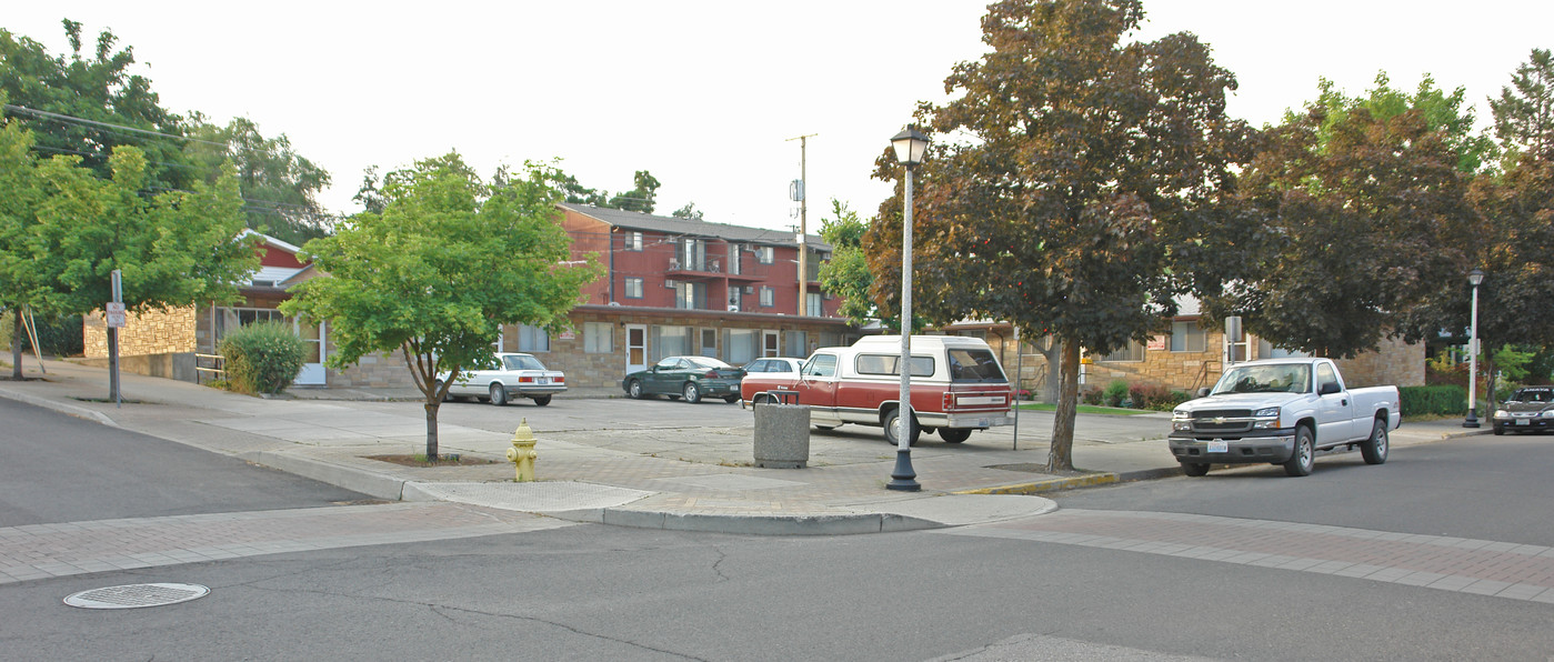 506 2nd St in Cheney, WA - Building Photo