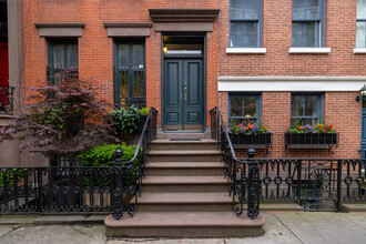 254 W 12th St in New York, NY - Building Photo - Building Photo