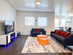 4389 Lauren Lp NE in Rio Rancho, NM - Building Photo - Building Photo