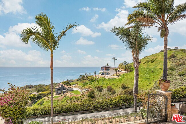 4440 Encinal Canyon Rd in Malibu, CA - Building Photo - Building Photo