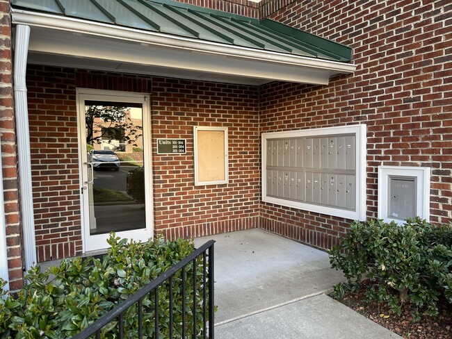 901 Canenaugh Dr, Unit 304 in Raleigh, NC - Building Photo - Building Photo