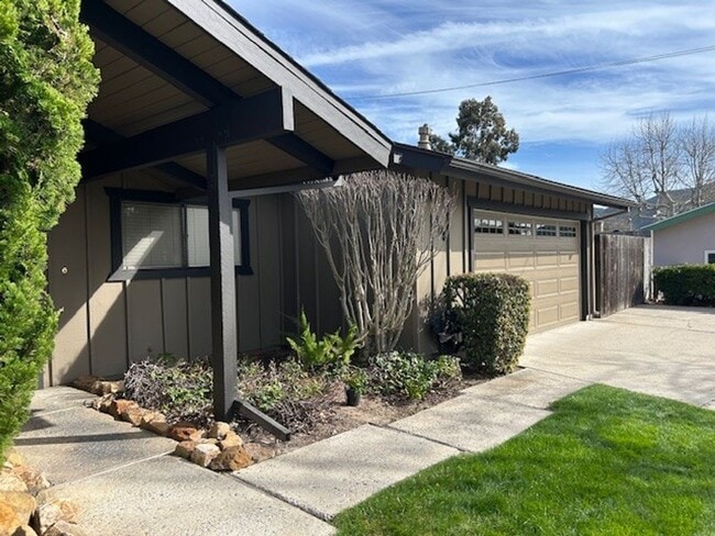 498 Kendale Rd in Buellton, CA - Building Photo - Building Photo