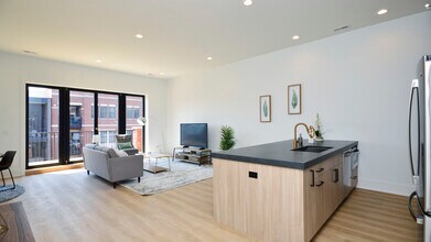 2513 N Halsted St in Chicago, IL - Foto de edificio - Building Photo