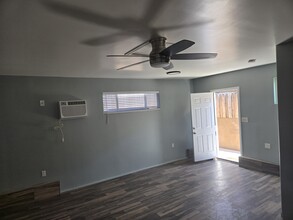23355 Welby Way, Unit Guest House/Detached in West Hills, CA - Building Photo - Building Photo