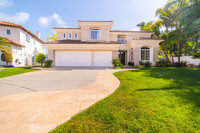 7373 Elegans Pl in Carlsbad, CA - Foto de edificio - Building Photo