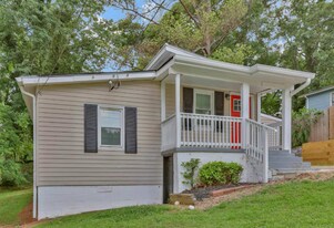 2158 Amber Rd NW in Atlanta, GA - Building Photo