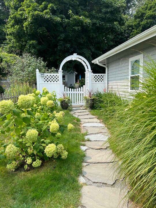 151 Overlook Dr, Unit Fully Furnished In Law in East Greenwich, RI - Building Photo