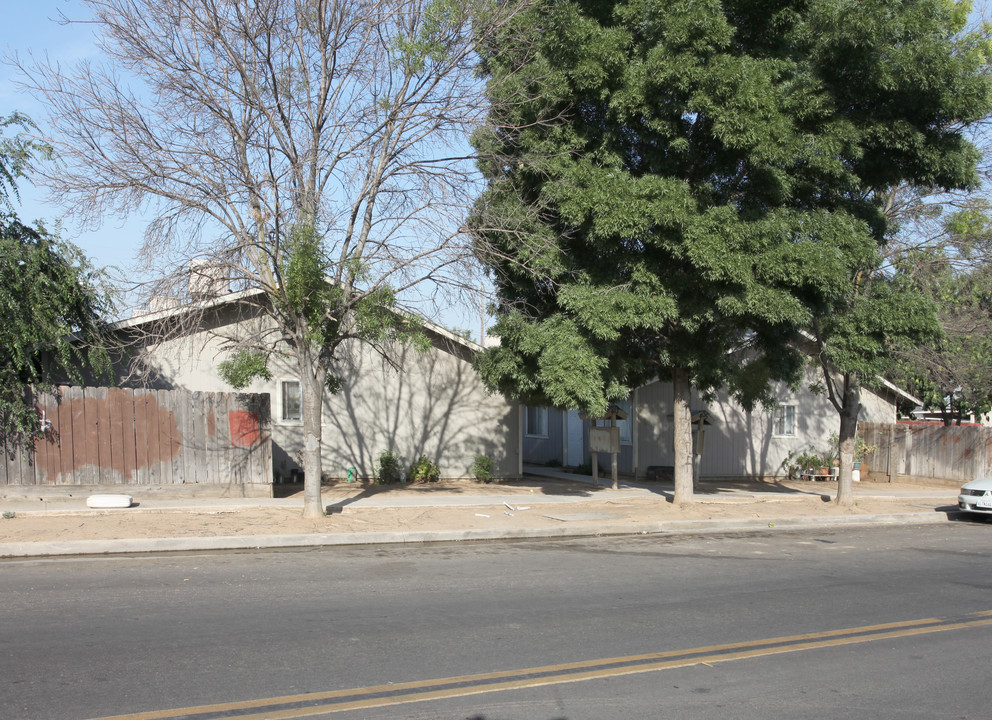 405-417 S O St in Dinuba, CA - Building Photo