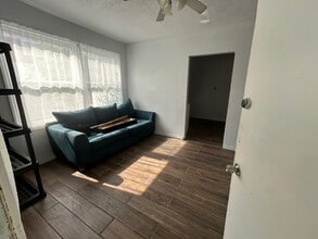 1602 Wambolt St in Jacksonville, FL - Foto de edificio - Building Photo